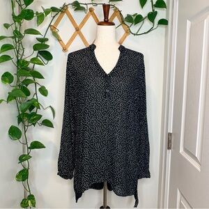 BLUE ILLUSION Black and White Polka Dot High Low Top